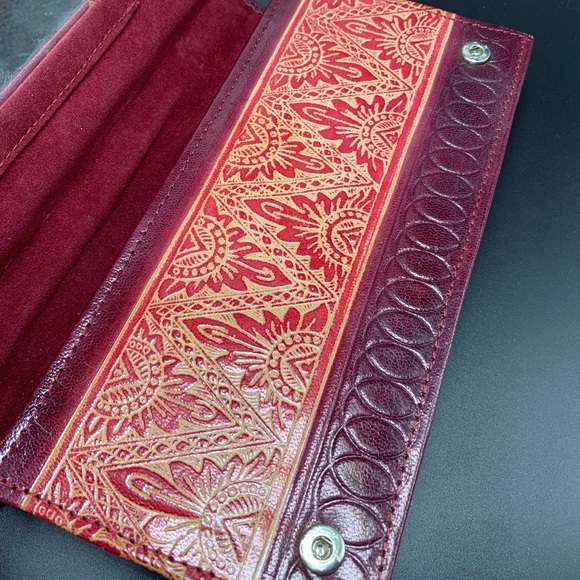 Textured clutch purse from India - Picture 10 of 14